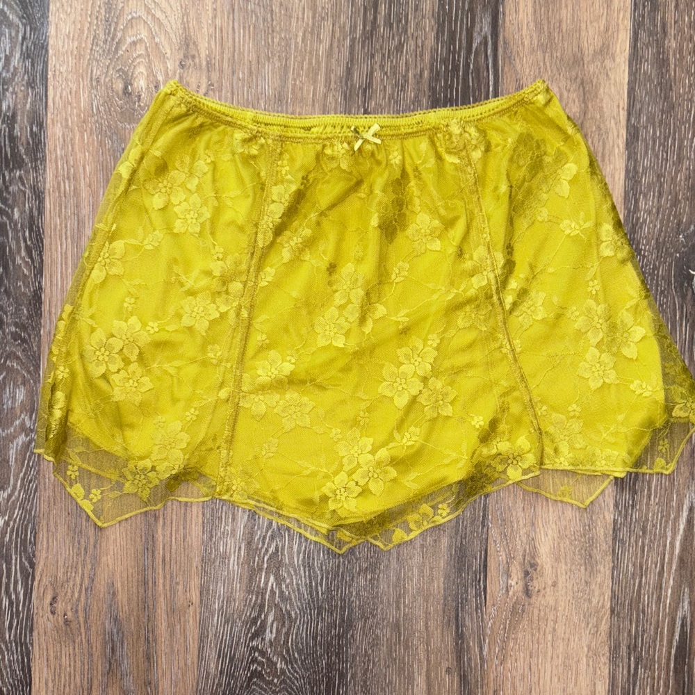 Green Asymmetrical Mary Lace Low Rise Bow detail Chartreuse mini skirt size L